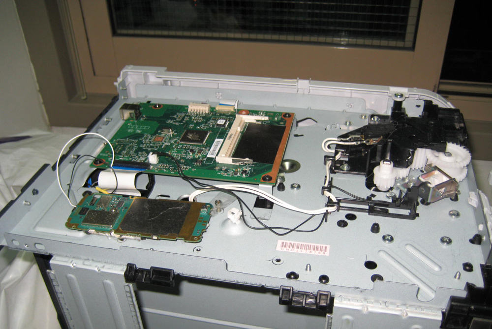 Dubai police image of printer cartridge bomb from Yemen 10