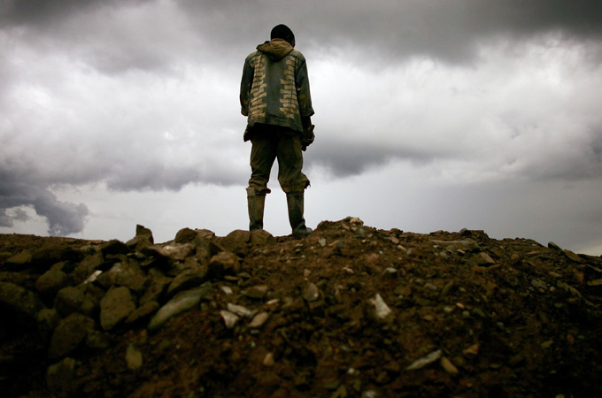 africa investigates - it is four o''clock in the morning ...