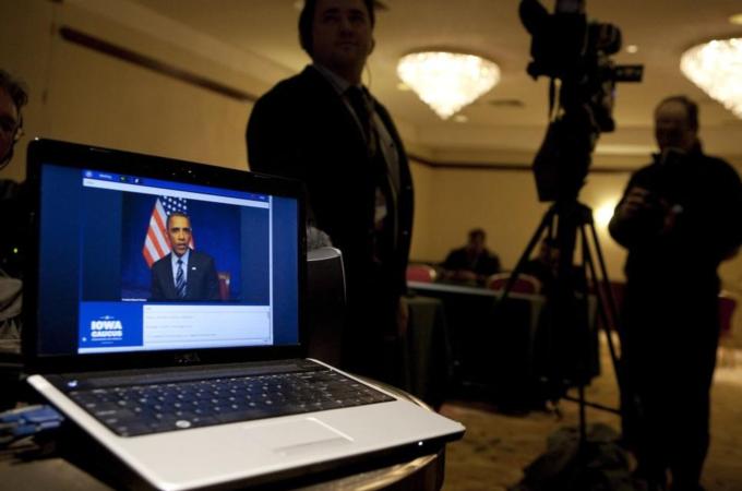 Obama Speaks To Iowa Caucus Attendees
