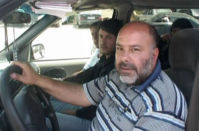 Syrian refugees flee to Lebanon
