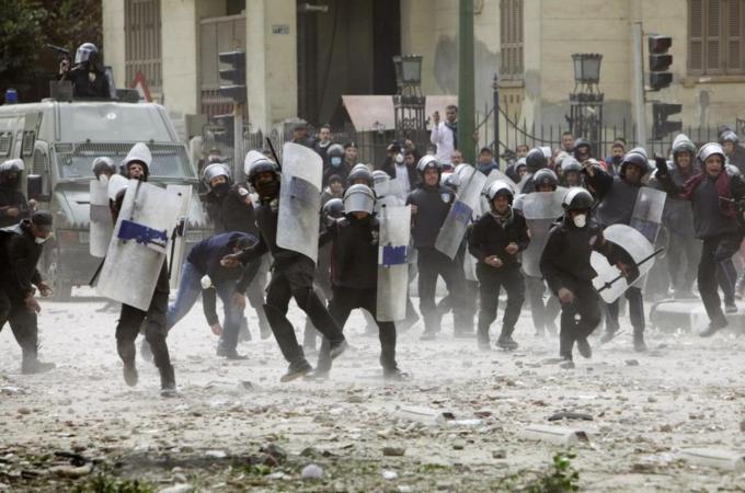 Egyptian Protesters Clash With Police