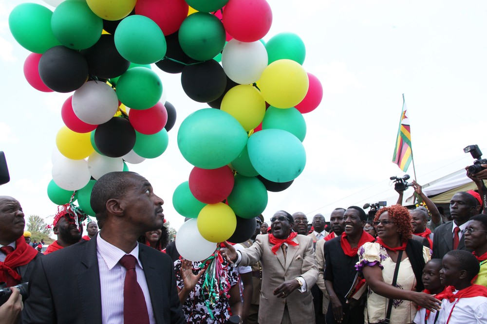 Zimbabwe(***)s president, Robert Mugabe, released balloons into the air during celebrations to mark his 89th birthday.