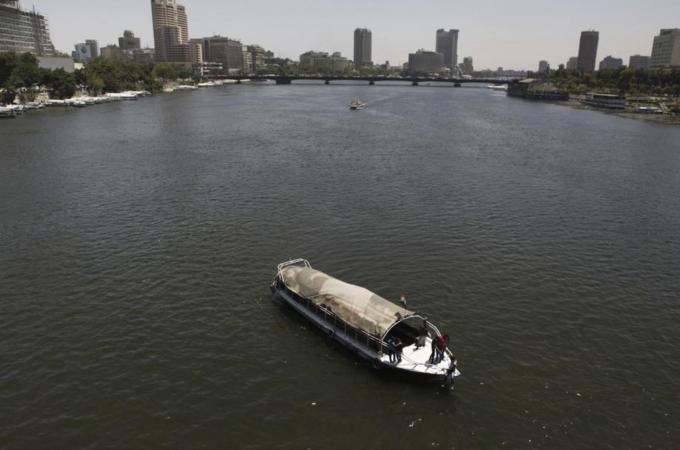 Egyptians youth dances and enjoy a Nile River cruise in Cairo