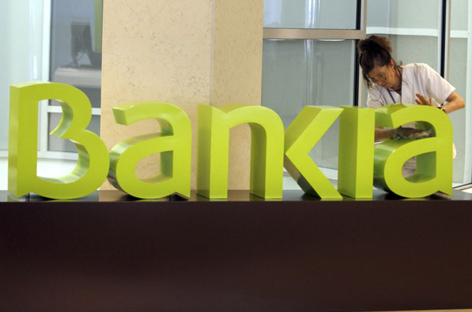 Spain jobless rate falls