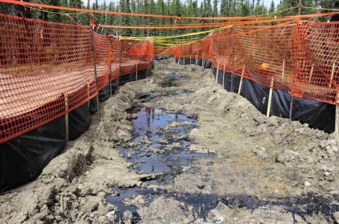 Investors are being cautioned against capital-intensive extreme resource extractions like bitumin [Reuters]