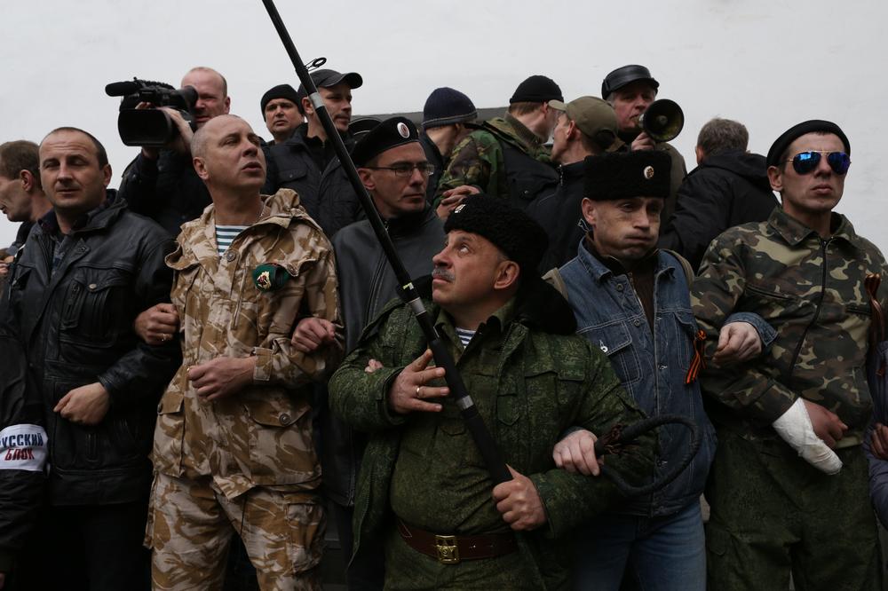 <p>Crimean "self-defence" forces blocked the entrance to navy headqurters while negotiations between Ukranian navy officers and pro-Russian forces took place.</p>