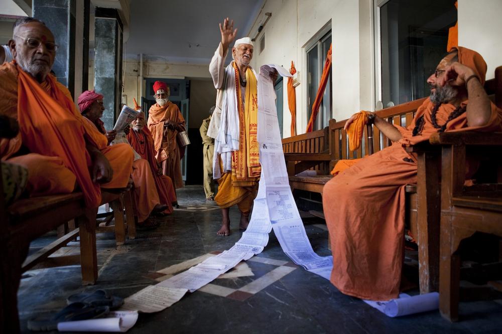 <p>Kubernath Mishra recites a 3,500-word poem he wrote in support of Narendra Modi called "NaMo Race Ahead". He has distributed over a thousand copies of the 30-page poem so far.</p>