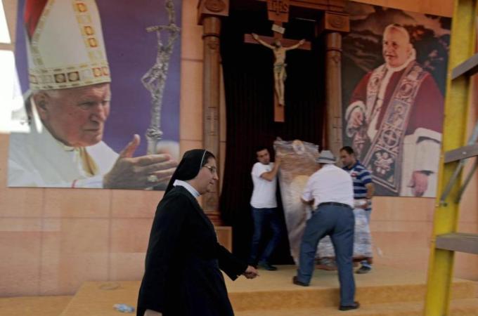 For the first time in Vatican history, the Pope invited a Jewish rabbi and an Islamic leader as an official delegation [EPA]