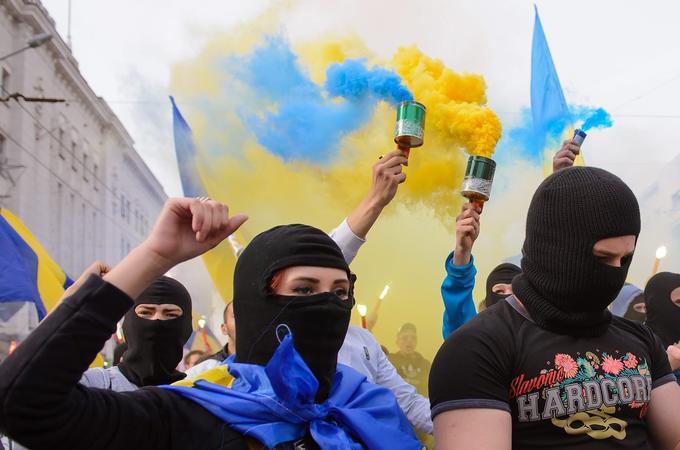 Pro-Ukraine demonstrators say that Russia's current stance is hurting Ukraine's economy [EPA]