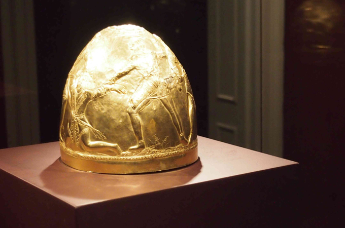 A museum in the Netherlands is not sure where to send back Crimean gold [Benjamin Durr/Al Jazeera]