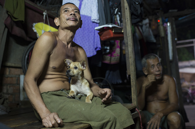 Cambodia's White Building survived a civil war, US bombs and the Khmer Rouge, but can it and its residents survive an even bigger threat - the developers? [Vincenzo Floramo / Al Jazeera]