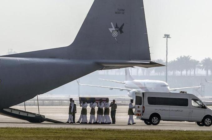 Remains of an MH17 crash victim is carried onto an aircraft to be flown to Kuching, Malaysia [EPA]