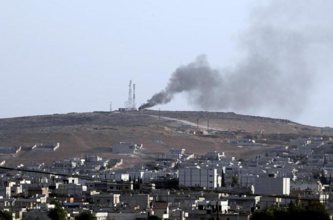 Many Turkish and Syrian Kurds in Turkey continue to urge the US to increase its air strikes against ISIL [Getty]