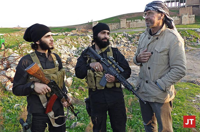 German journalist Jurgen Todenhofer risked his life to embed with ISIL fighters in Iraq [Jurgen Todenhofer/Al Jazeera]