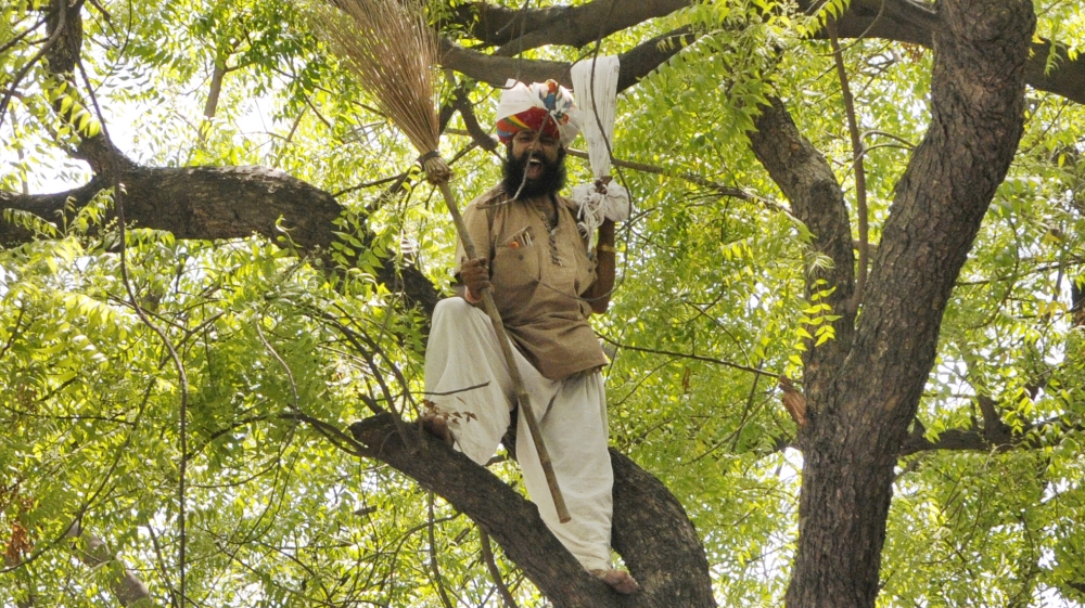 A Farmer Committed Suicide at AAP Rally Against Land Ordinance At Jantar Mantar