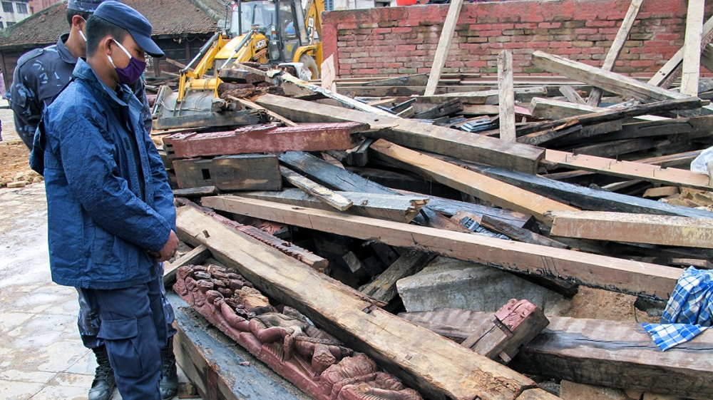 More than 6,000 people have been confirmed dead after the quake [Annette Ekin/Al Jazeera]