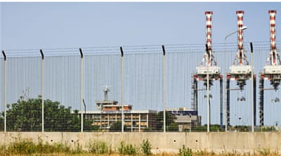 'Rip-off', 'Ndrangheta's new smuggling technique involves planting people inside ports and using them to smuggle drugs in random shipping containers [Antonella Corigliano/Al Jazeera] 