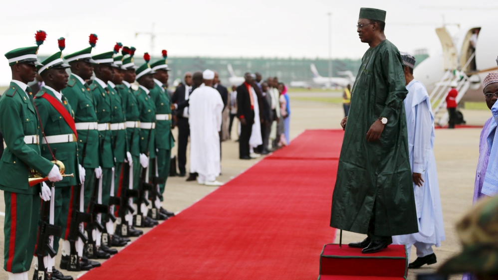 Chad's President Idriss Deby and his Nigerian counterpart Muhammadu Buhari inspect guard of honour in Abuja