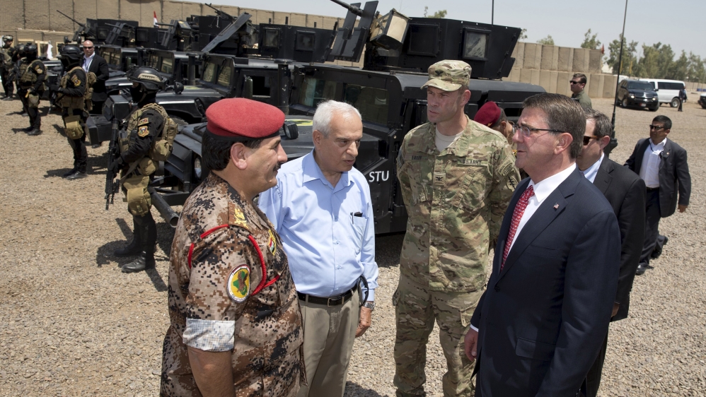 U.S. Defense Secretary Ash Carter is greeted by Iraqi Major General Falah al Mohamedawi (L) at a training exercise at the Iraqi Counter Terrorism Service Academy in Baghdad