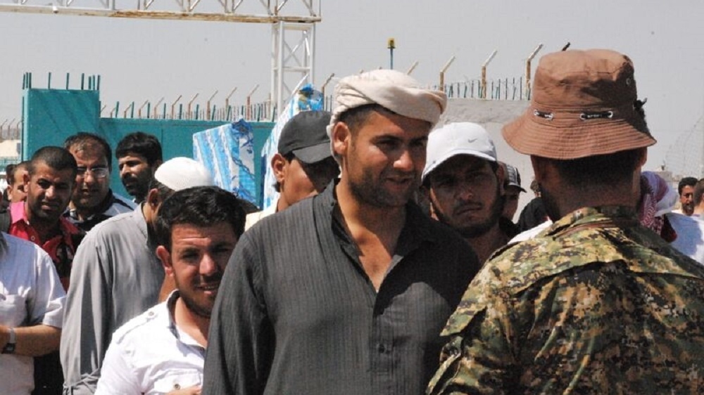 Syrians returning to Tal Abyad await inspection by Kurdish YPG forces [Akhten Asaad/Al Jazeera]