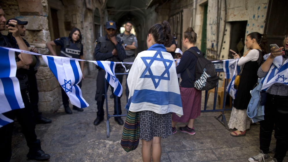 Right-wing protesters from the 'Students for the Temple Mount' group call on Israeli security forces to let them into the Al-Aqsa Mosque compound on August 9 [Abir Sultan/EPA] 