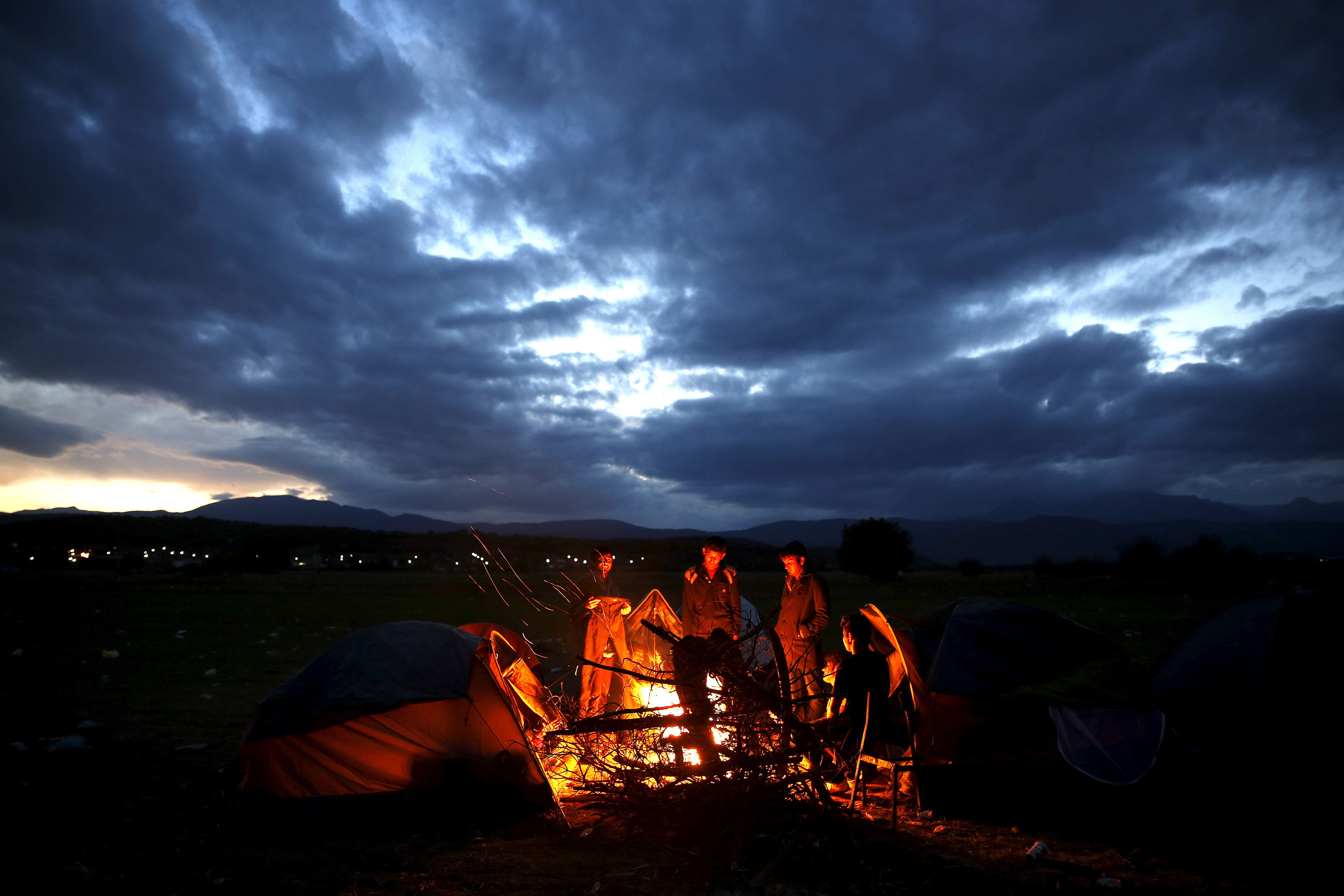 Refugees sew lips in Greece-Macedonia border protest