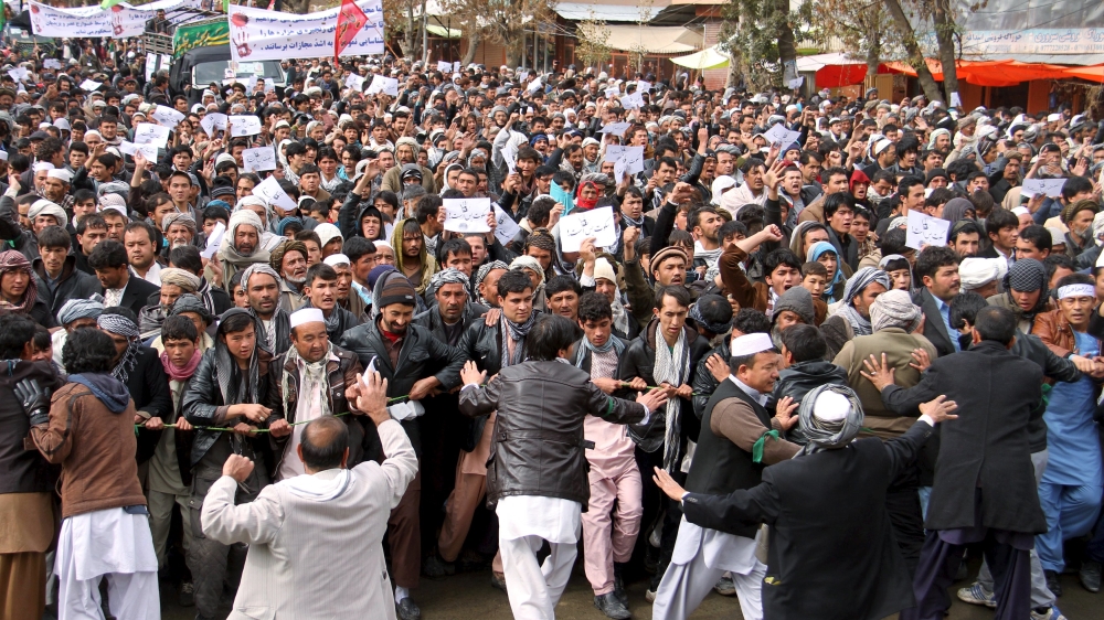 Afghan men protest to condemn the killing of seven Hazara ethnic minority that were kidnapped and killed by Islamic State militants in Ghazni province