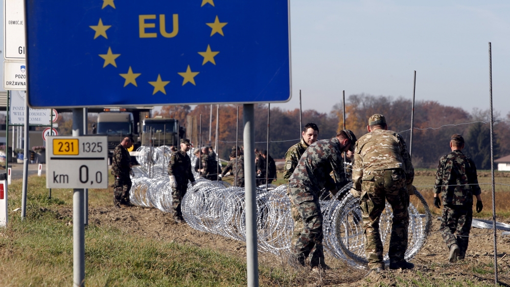 Slovenian soldiers set up wire barriers in the village Gibina