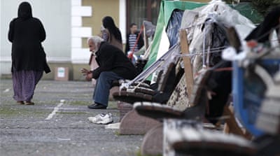 Syrian refugees stay in makeshift tents at Bahcelievler district in Istanbul [EPA]