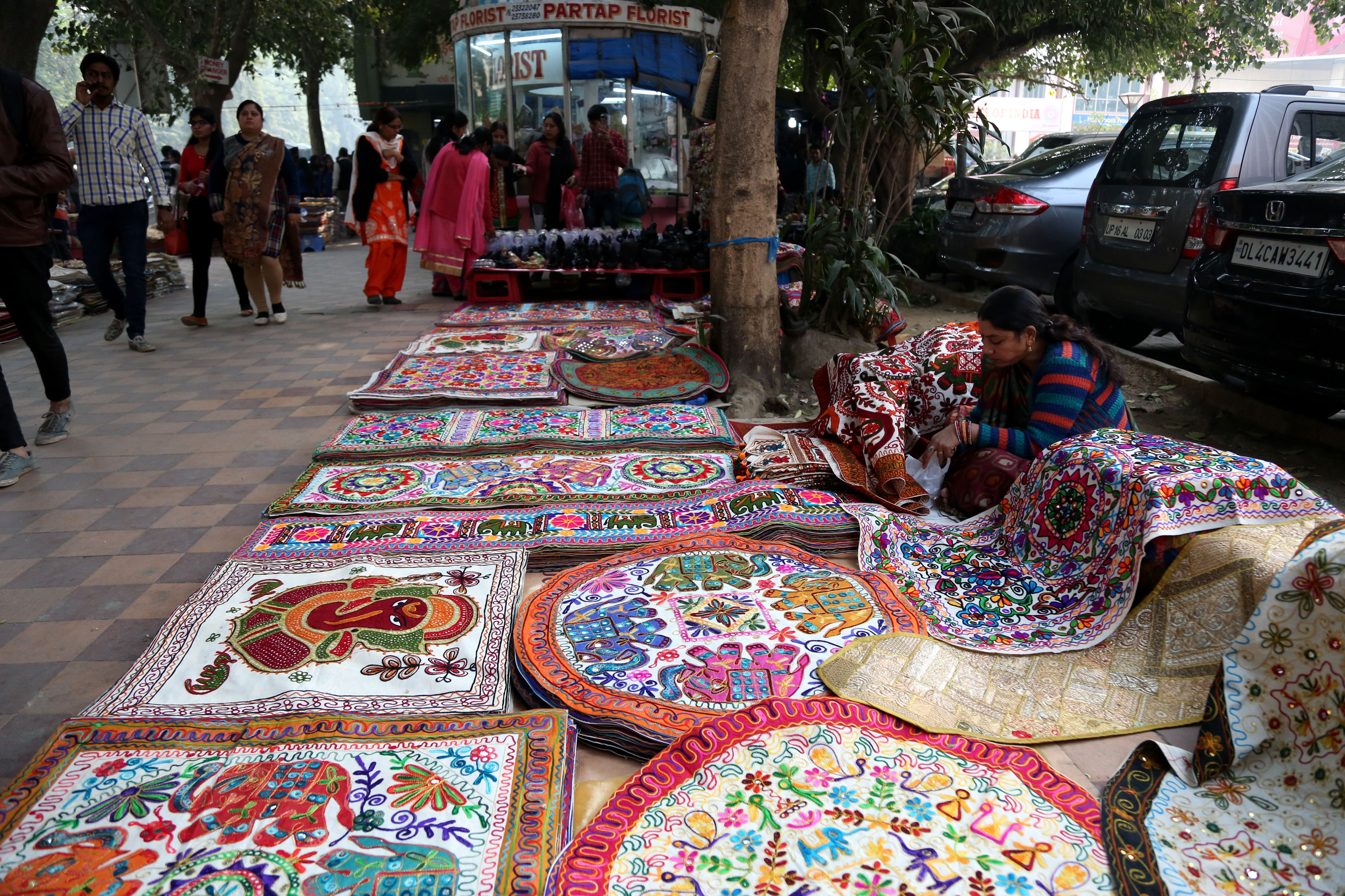 Street vendors Delhi India [Showkat Shafi/Al Jazeera]