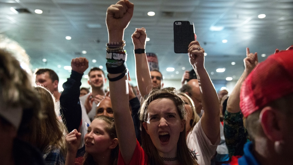 Members of the crowd cheer before Republican presidential candidate, Sen. Ted Cruz, R-Texas