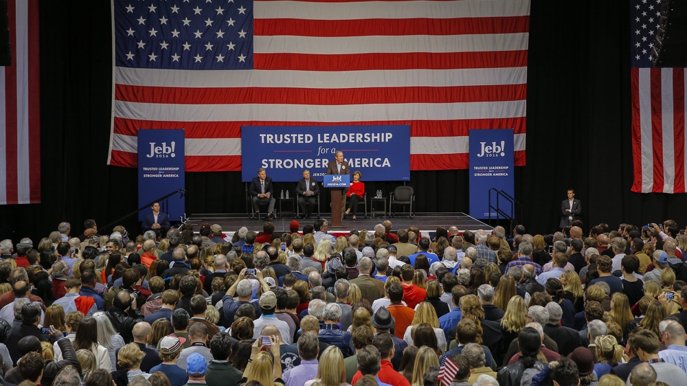 Former US President George W Bush, centre, speaks for his brother, US Republican presidential candidate Jeb Bush, left, at a campaign event in South Carolina [EPA/Erik S. Lesser]