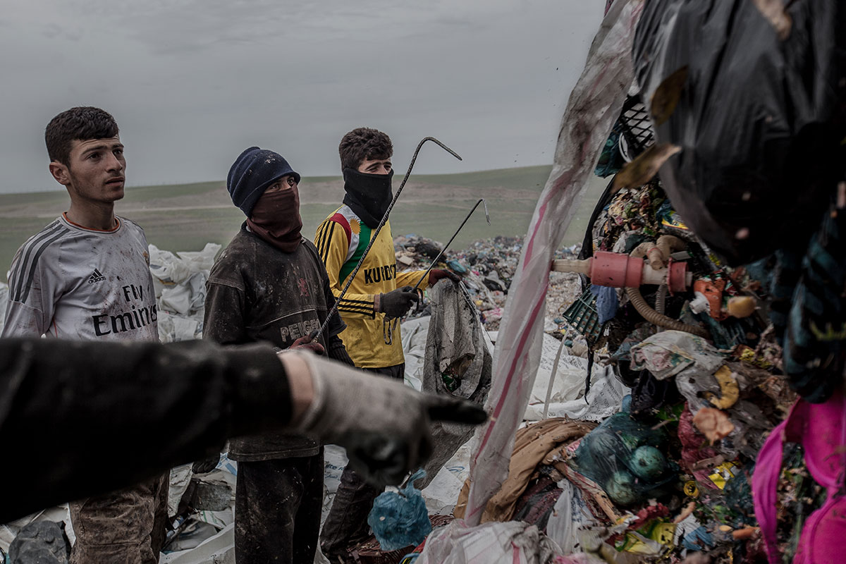 Please Do Not Use/ Iraqi children end up working in a landfill