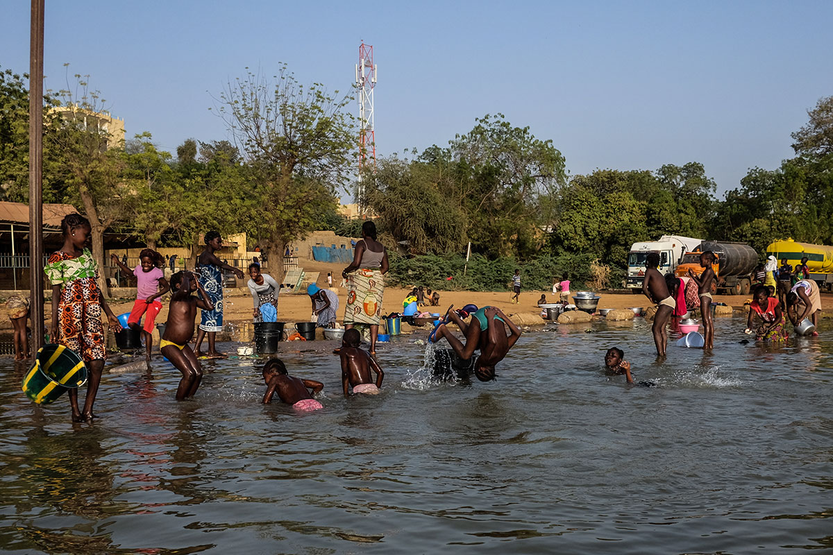 Current Life on the Niger River/ Please Do Not Use