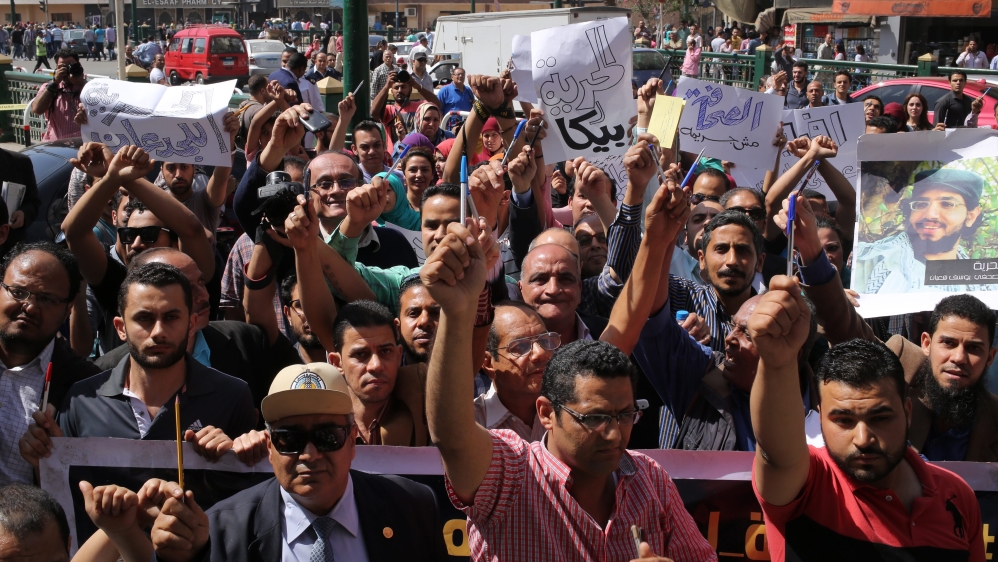 Journalists protest against crackdown on media