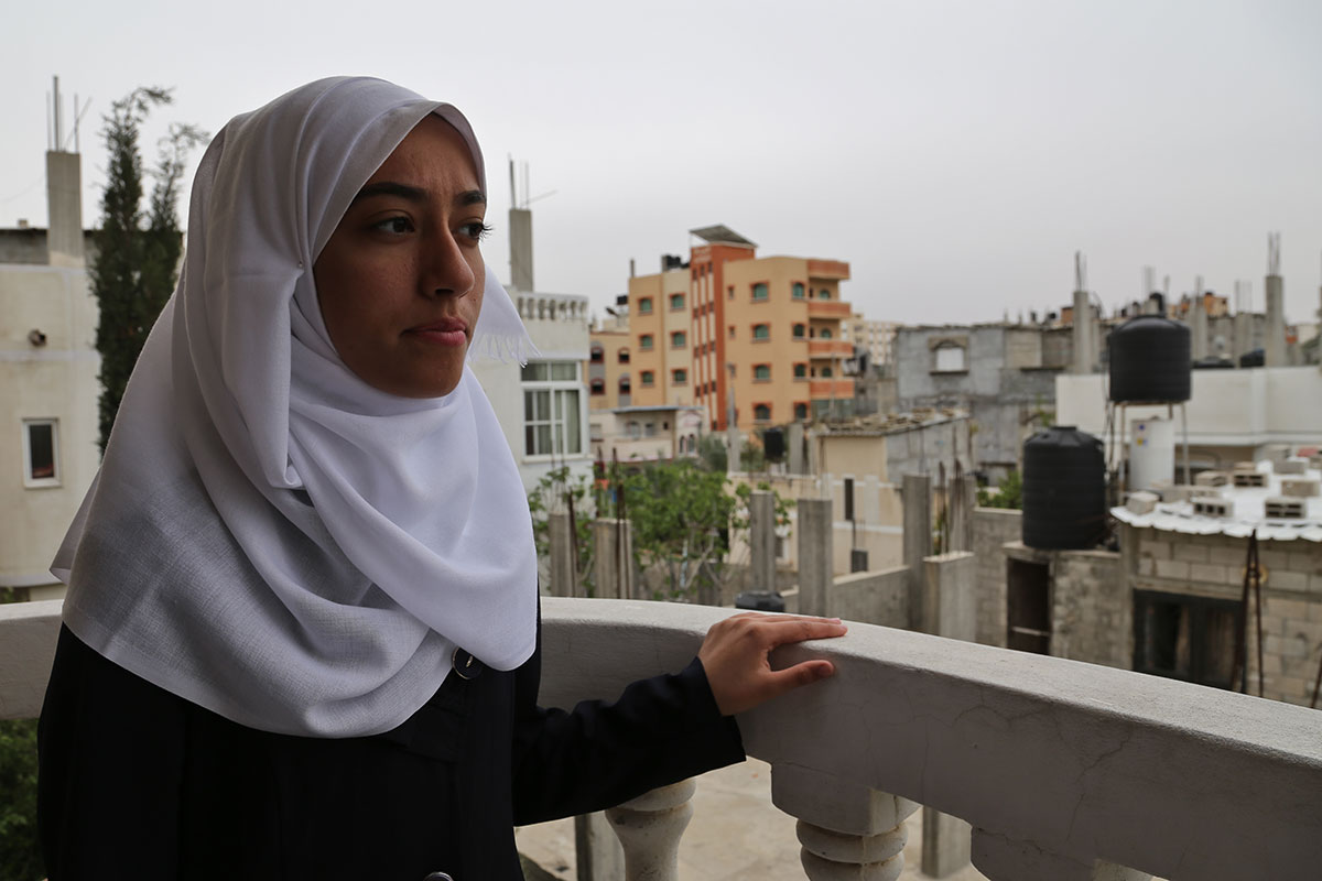 Gaza teen girl runs for freedom/ Please Do Not use
