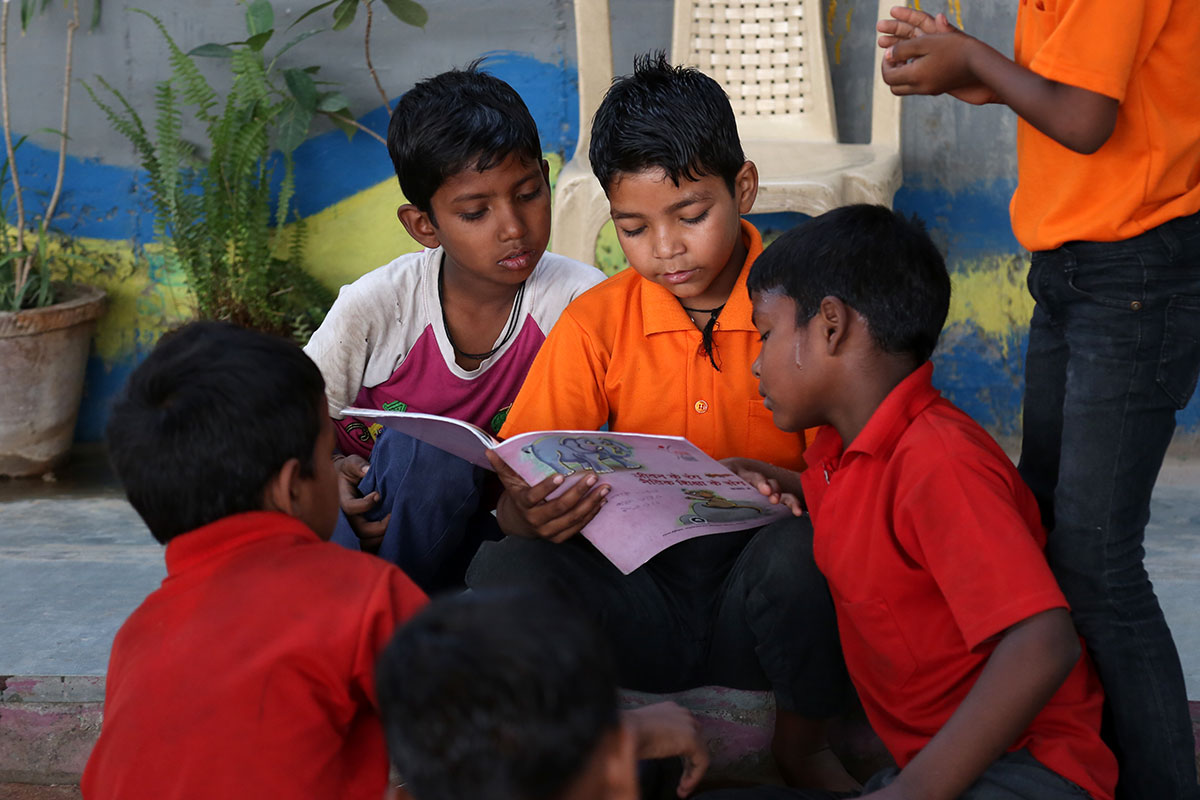 Free school under bridge for poor and needy children [Showkat Shafi/Al Jazeera]