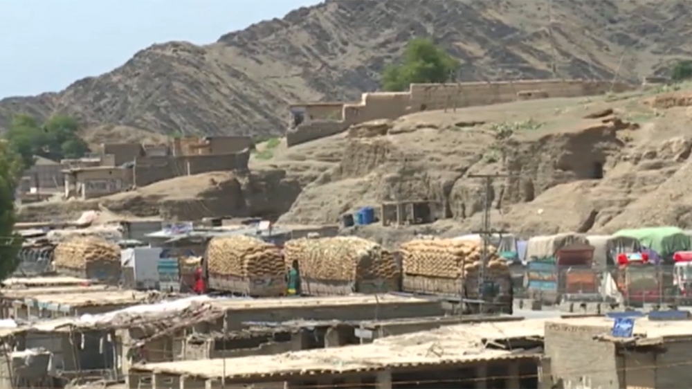Thousands of lorries have been left stranded by the border closure [Al Jazeera]