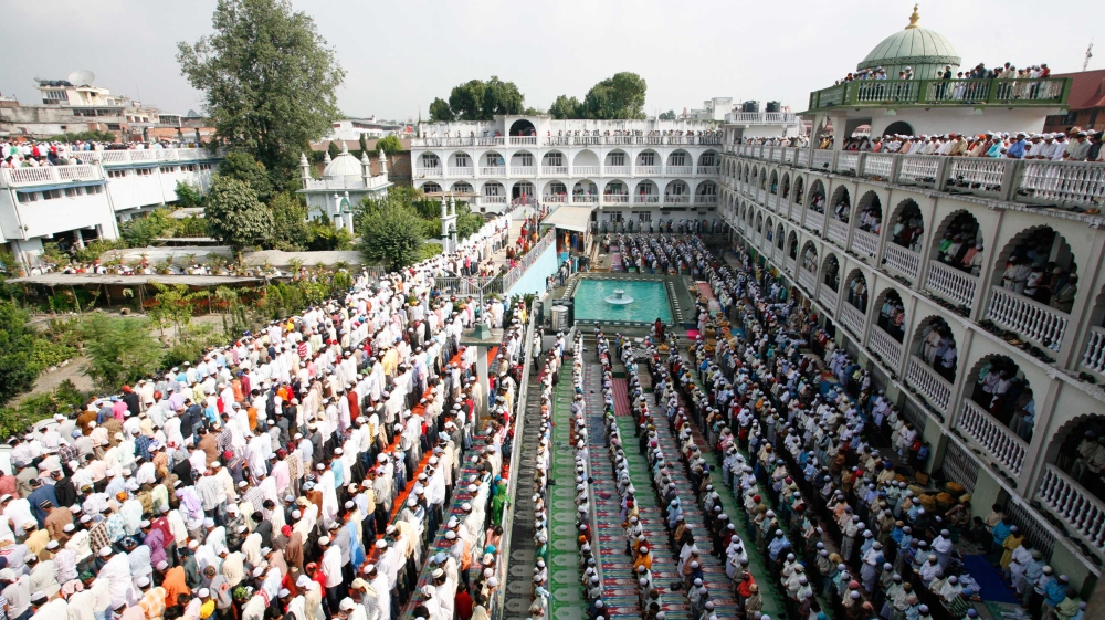 Muslims offer prayers at the Kashmiri Takiya mosque in Kathmandu [File photo/Reuters]