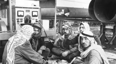 A group of Bedouin Arabs laying a 560-mile pipeline from Kirkuk to Bania on the Syrian coast for the Iraq Petroleum Company (1952) [Getty]
