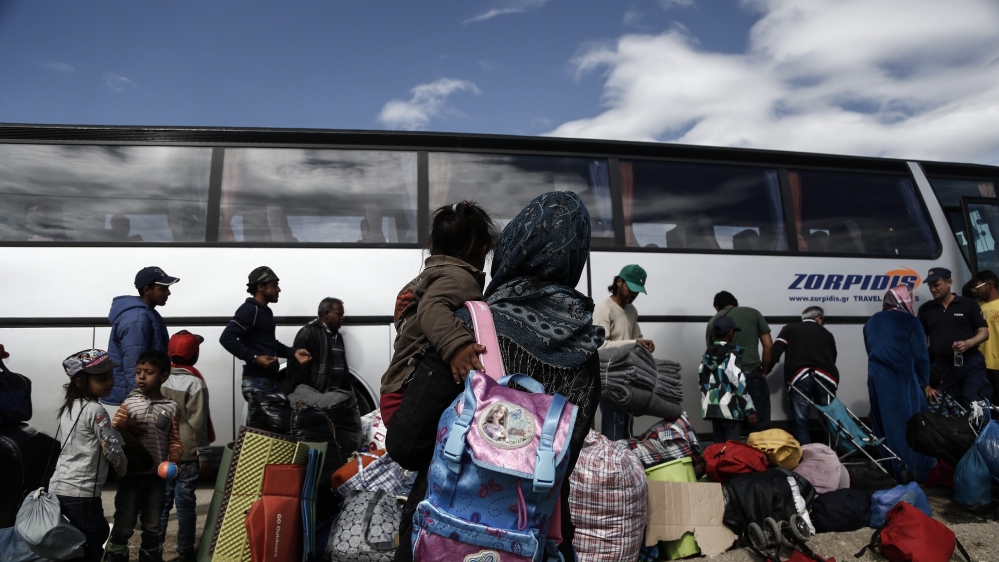 More than 5,000 refugees and migrants remained in Idomeni after Tuesday's evictions [Yannis Kolesidis/EPA]
