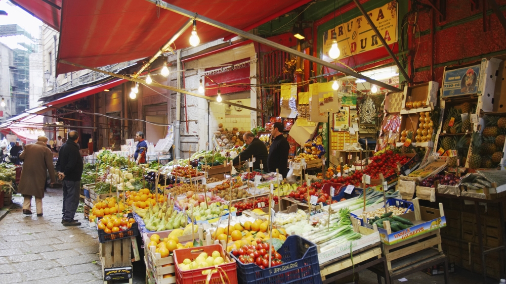 Italy, Palermo, Vucciria, Piazza San Domenico fruit market