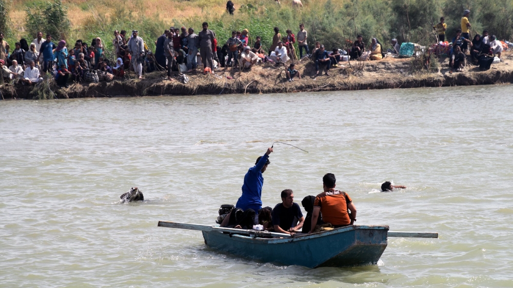 Iraqi families flee from Fallujah