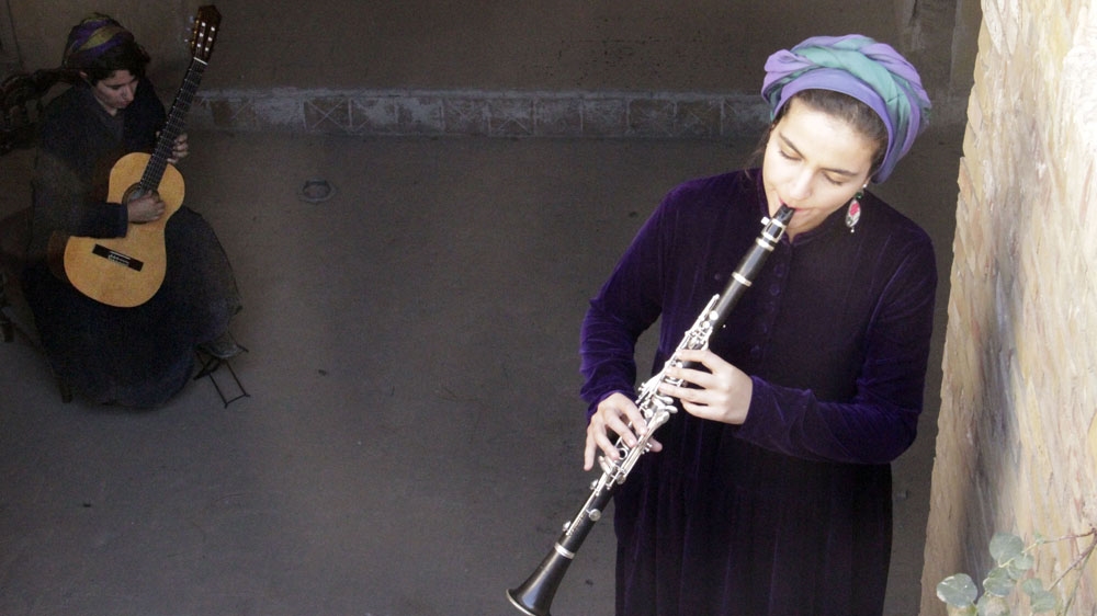 Iranian duo Golfam Khayam and Mona Matbou Riahi rehearse in Kashan, Iran [Photo by Changiz Mahmoudzadeh Varzi/Al Jazeera]