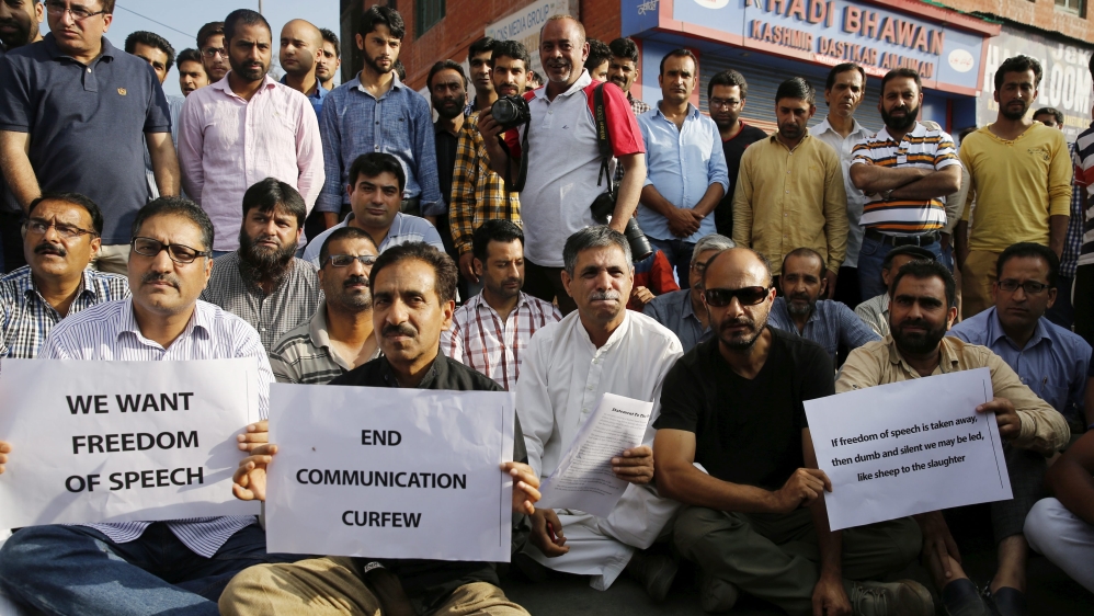 Media persons protest in srinagar