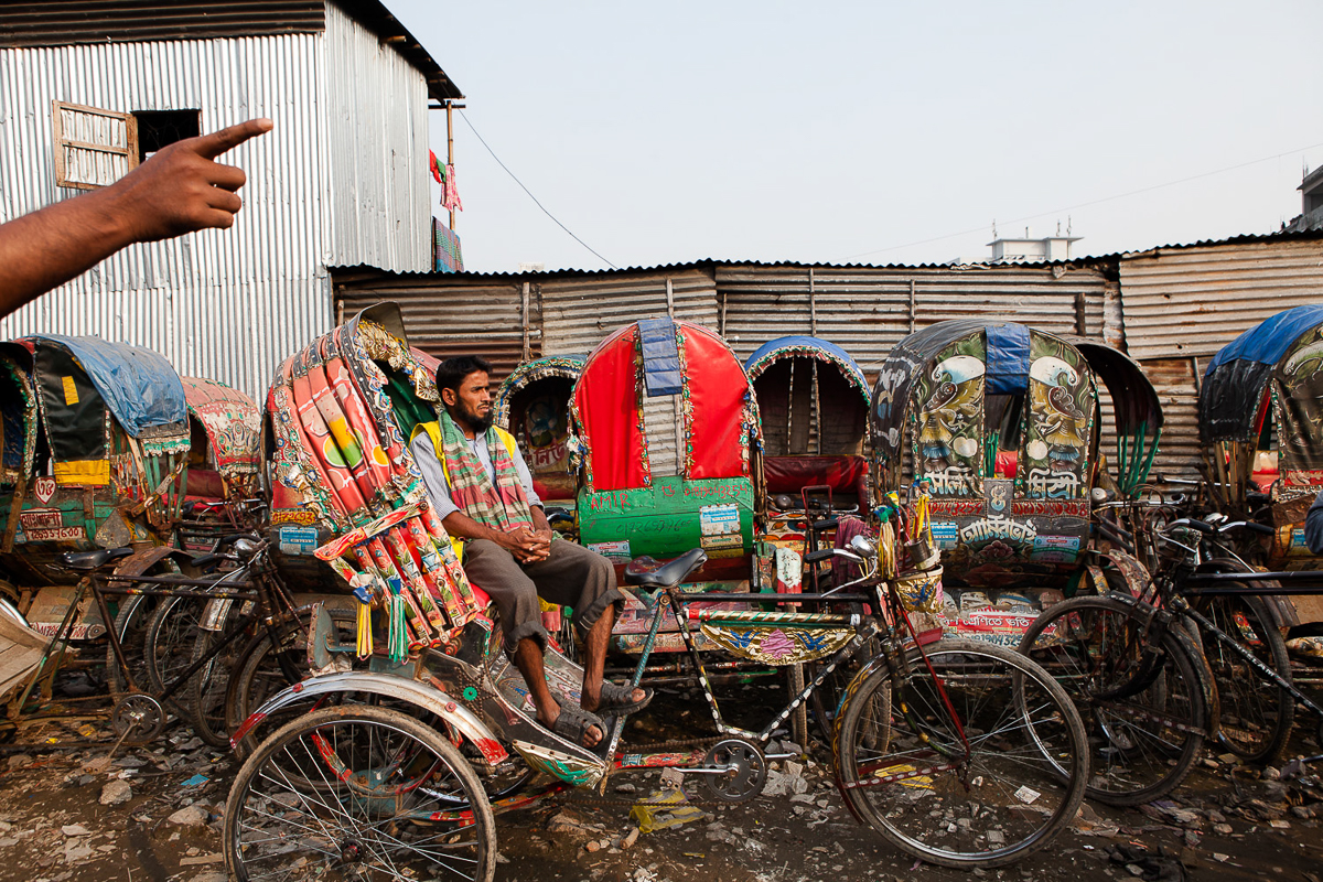 The large slum area of Bhola Bosti in the northern part of Dhaka. It was established 40 years ago by families who fled the island of Bhola after having lost their lands. Around 600 families live in Bh