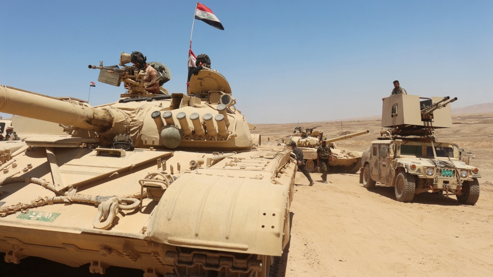 Iraqi soldiers gather to go battle against Islamic State militants south of Mosul