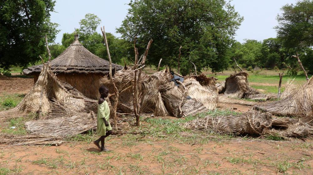 Faced with severe hunger, more than 100,000 South Sudanese have abandoned their homes and fields to migrate back to Sudan [Simona Foltyn/Al Jazeera]