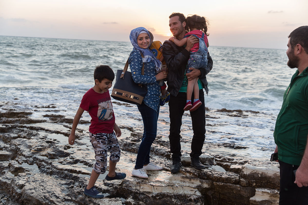 Keeping Al Dalieh, one of Beirut''''''''s last public waterfronts/ Please Do Not Use [Al Jazeera]