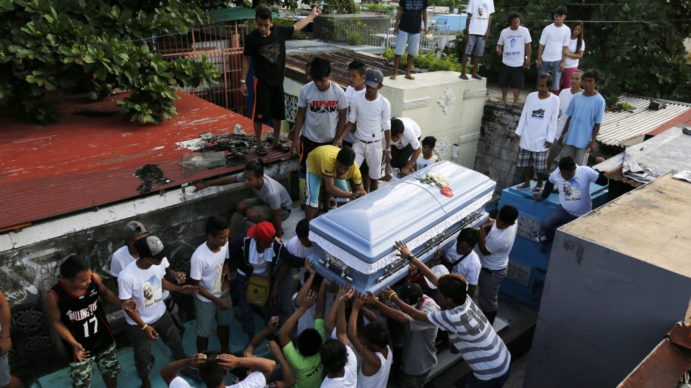 An increase of 20-30 burial rites was recorded on the last five Sundays at Manila North cemetery.